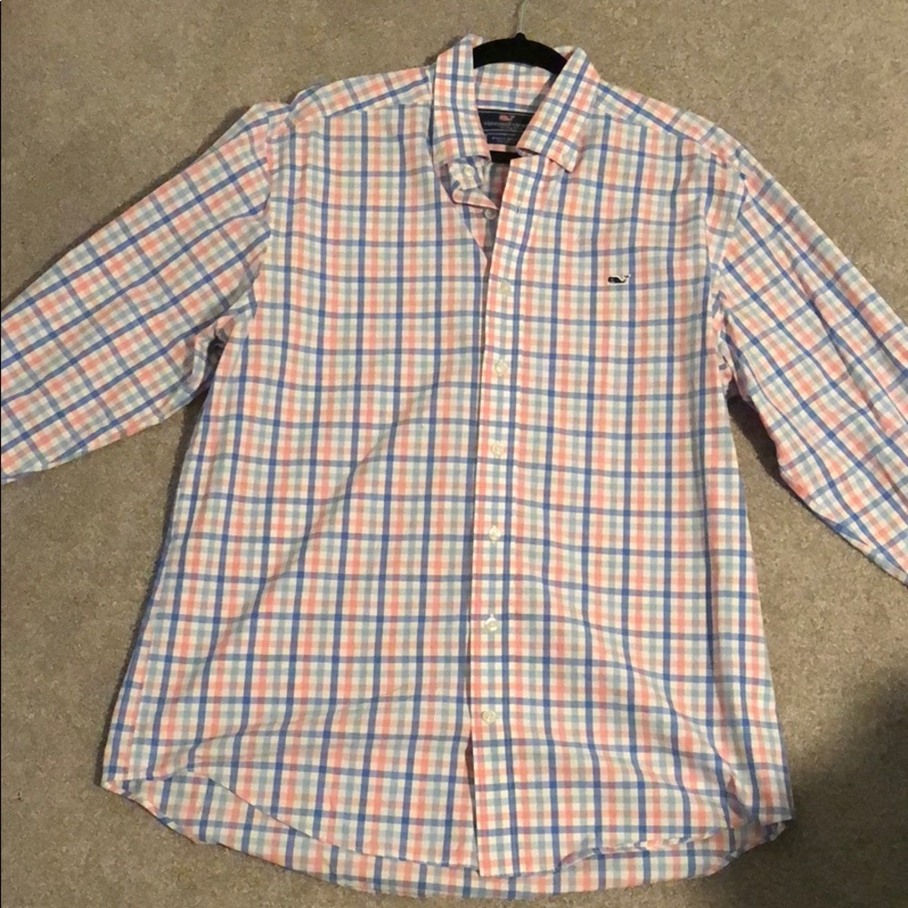 Vineyard vine button up shirt
